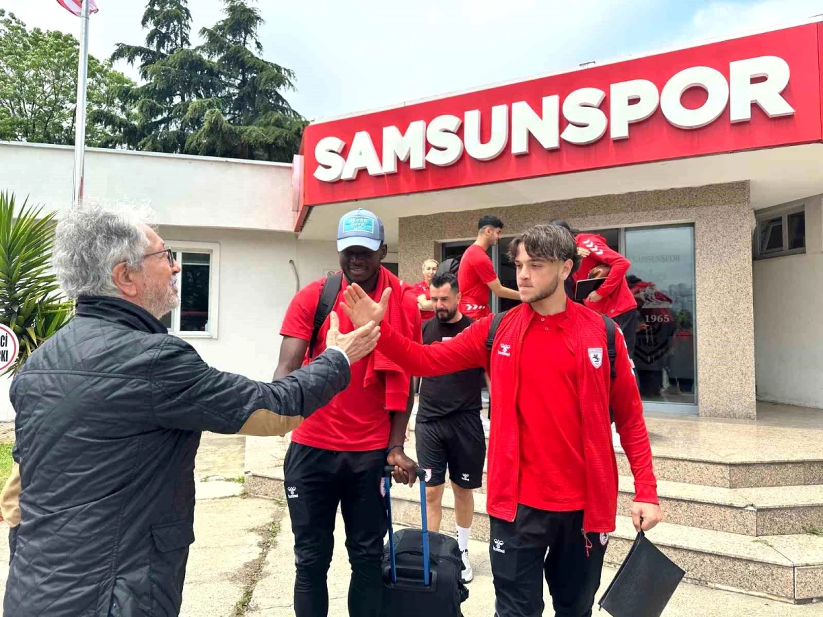 Samsunspor, Fatih Karagümrük maçı için İstanbul\'a gitti