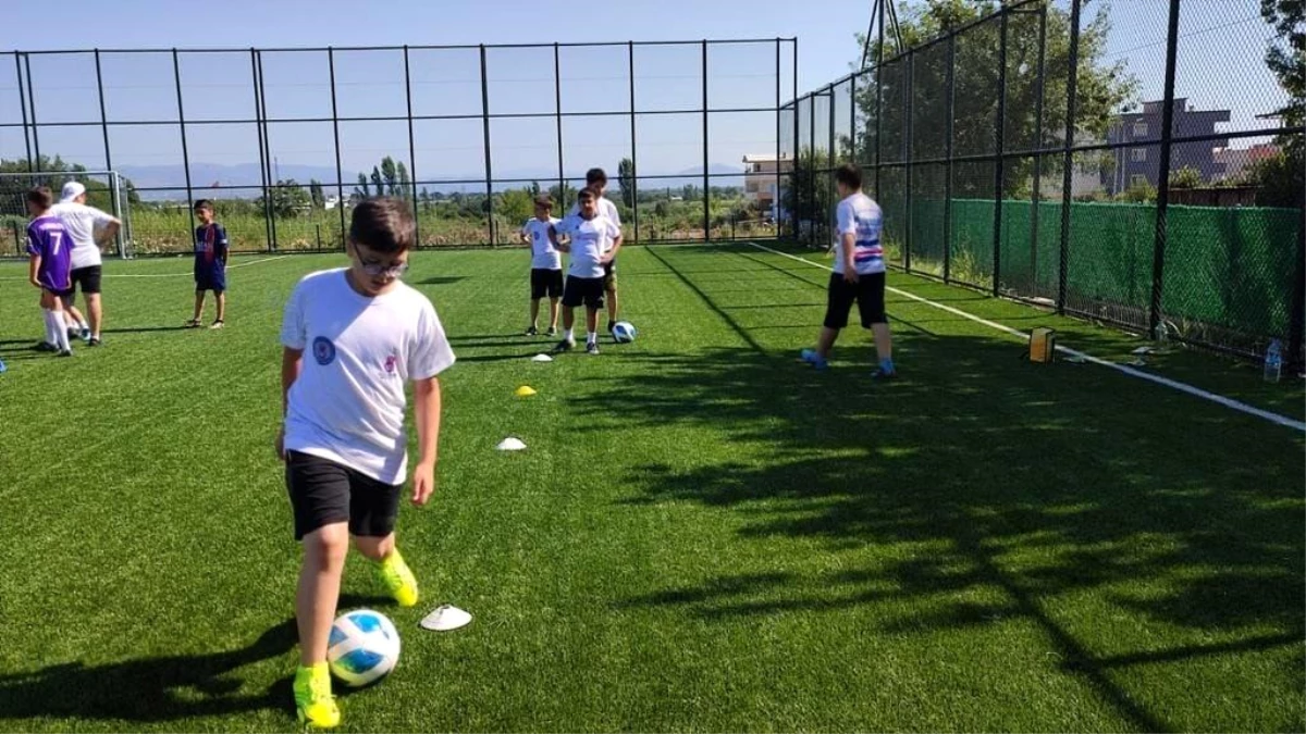 Şehzadeler Belediyesi Yaz Spor Okulları Futbol Kursu Başvuruları Başladı