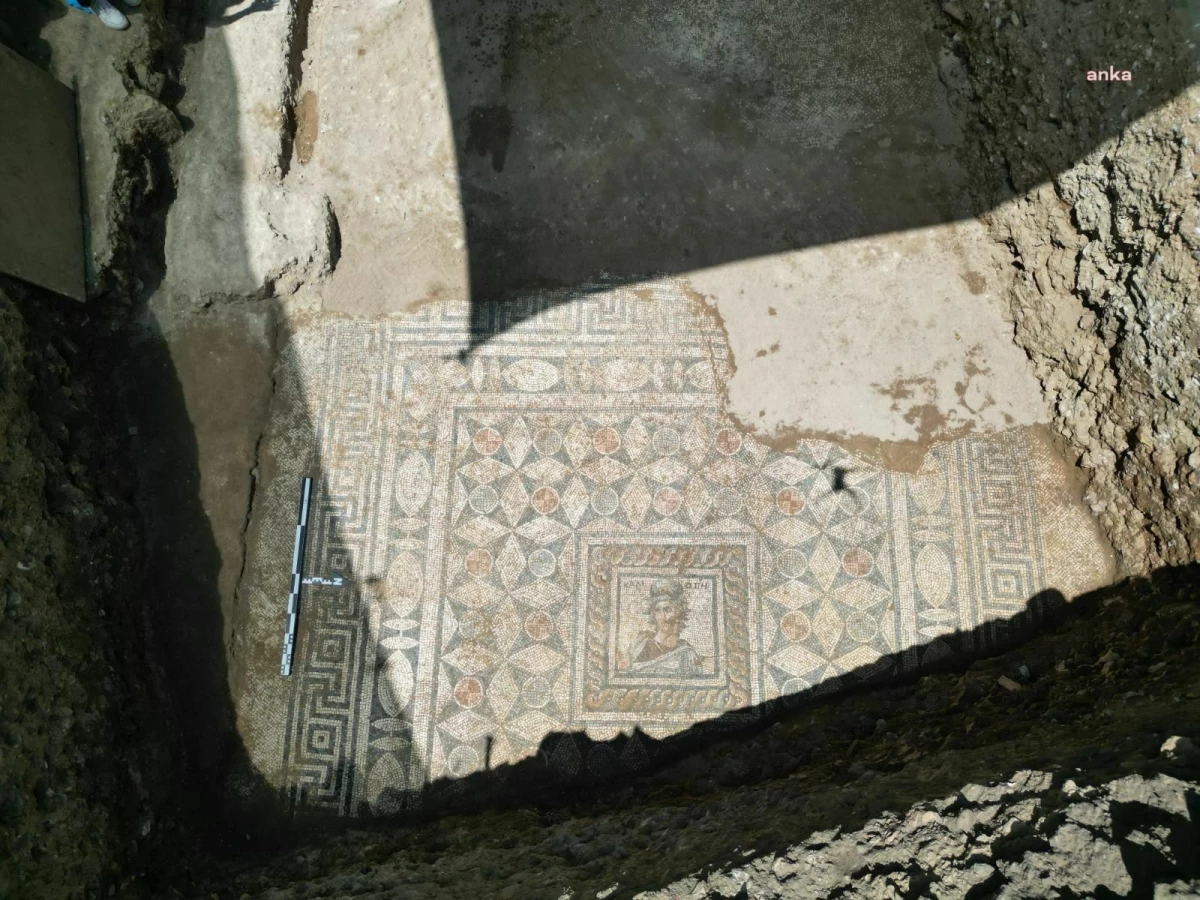 Side Antik Kenti\'nde Kalliope\'nin betimlendiği mozaik zemin bulundu
