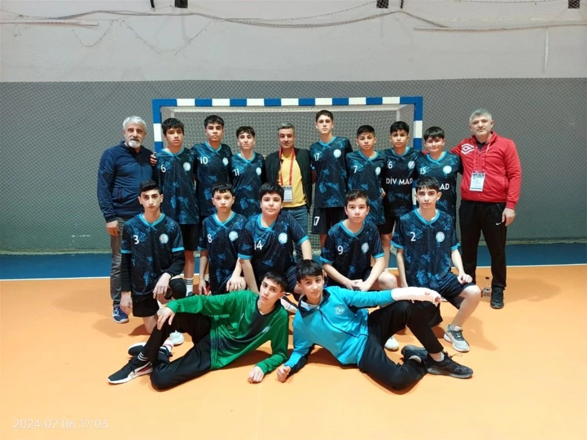 Sivas Gençlik Spor Hentbol Takımı Türkiye Şampiyonası\'na katılmaya hak kazandı