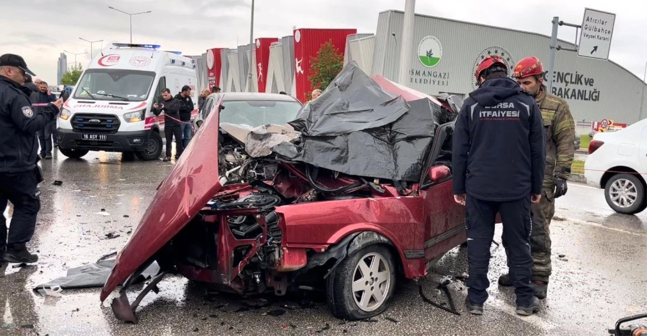 Bursa\'da Trafik Kazası: 2 Ölü, 1 Yaralı