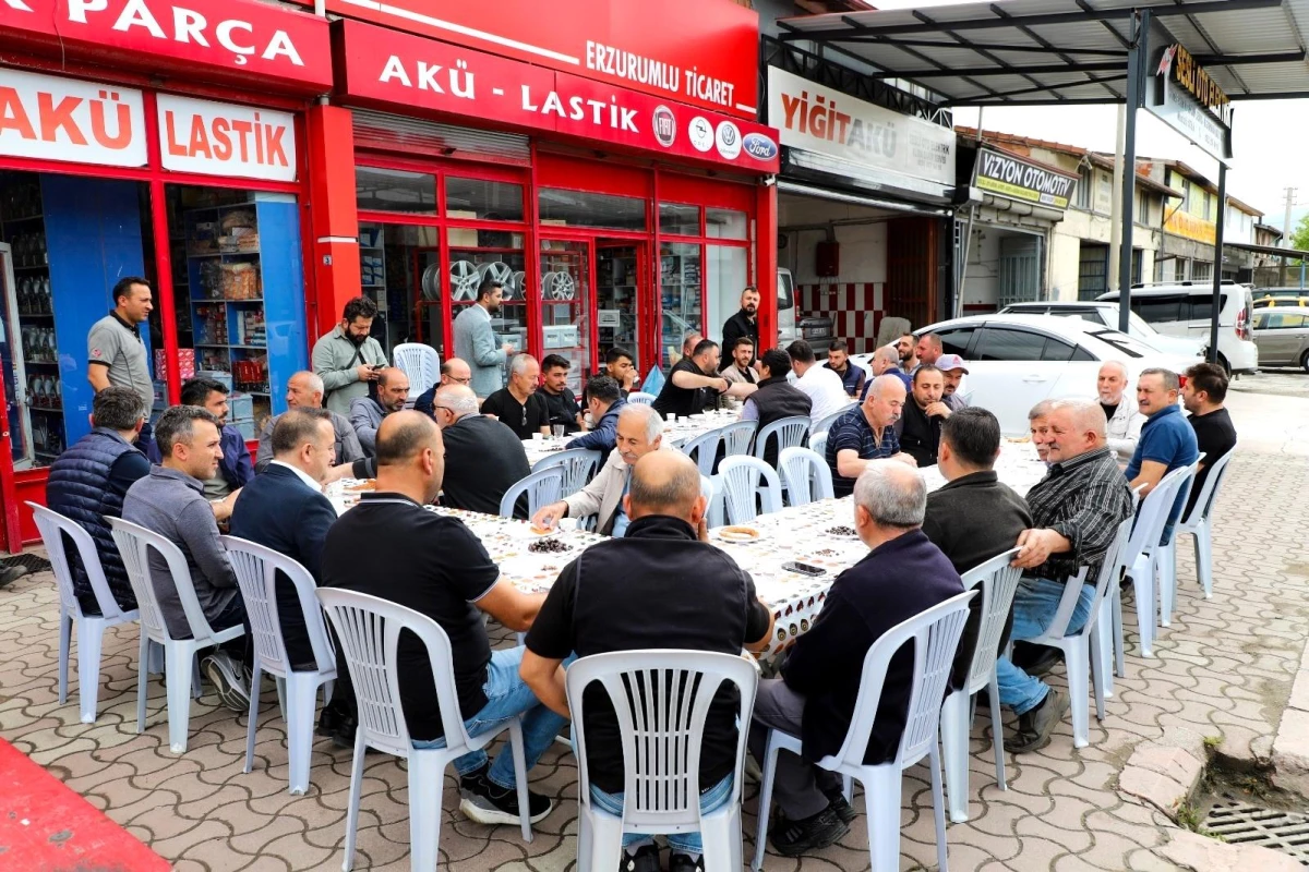 Turhal Belediye Başkanı Sanayi Esnafıyla Kahvaltı Yaptı