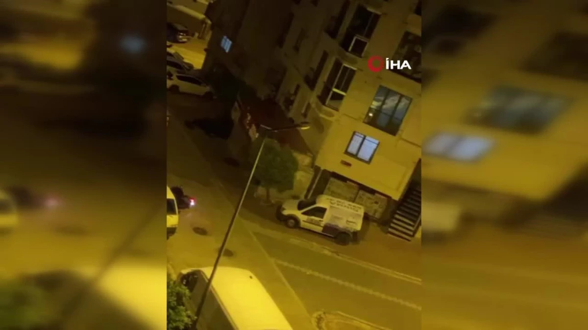Esenyurt\'ta çalıntı motosikletle kaçarken kaza yapan şahıs ile polis arasında kovalamaca kamerada