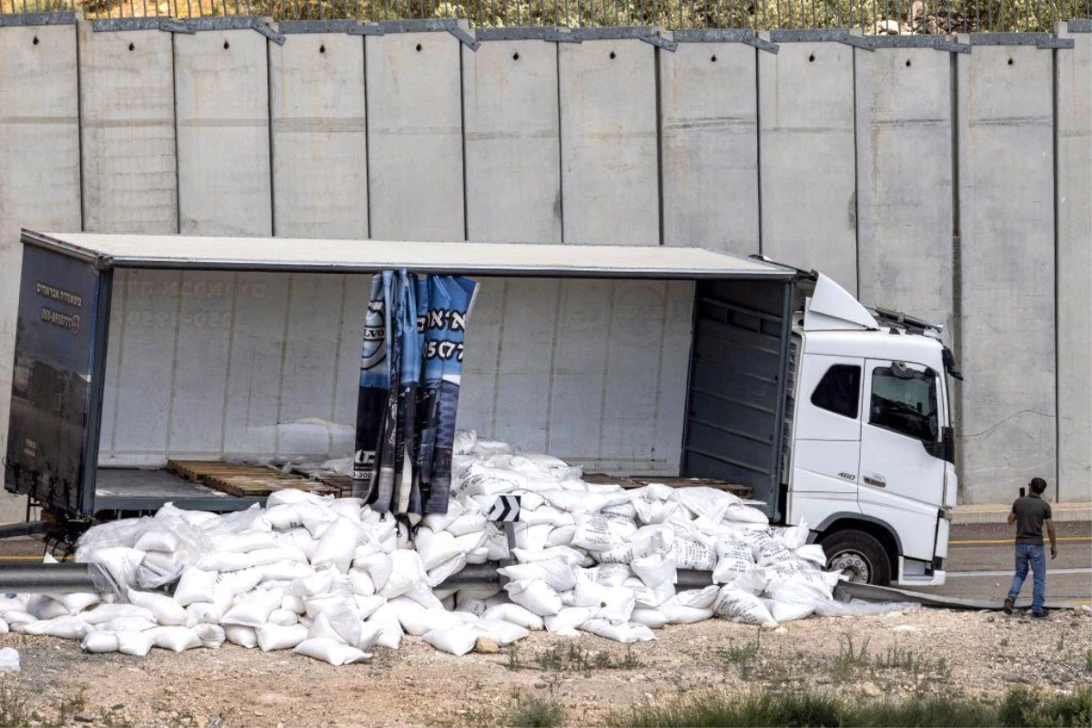 İsrailli aktivistler, yardım kamyonlarının engellenmesine karşı mücadele ediyor