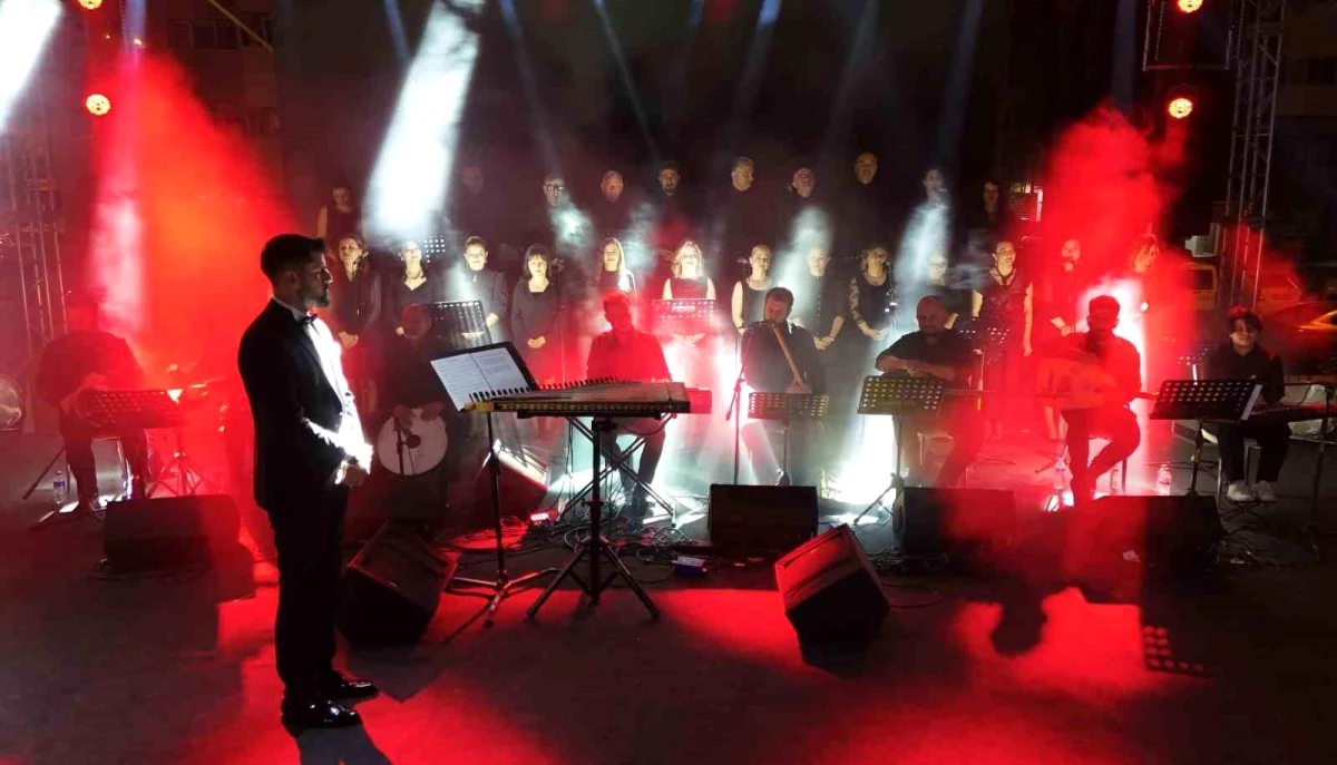 Kırıkkale Valiliği bünyesindeki koro KALEFEST etkinliklerinde Türk Sanat Müziği konseri verdi