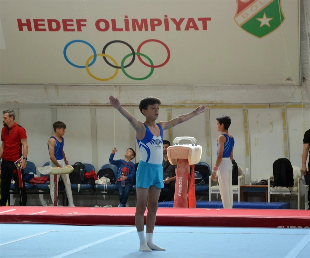 Okullar Arası Artistik Cimnastik Türkiye Birinciliği Bolu\'da Başladı