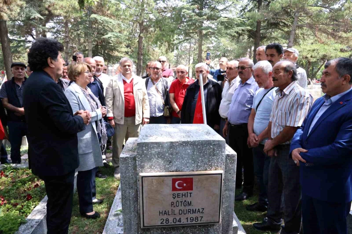 Şehit Piyade Üsteğmen Halil Durmaz\'ın kabri 37 yıl sonra ziyaret edildi