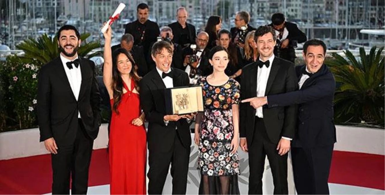 77. Cannes Film Festivali\'nde Altın Palmiye Ödülü\'nü Sean Baker yönetmenliğindeki \'Anora\' filmi kazandı