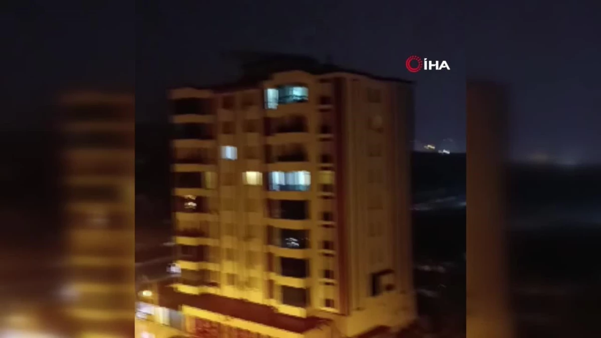 Diyarbakır\'da yıldırım çarpması sonucu inşaat malzemeleri deposu küle döndü