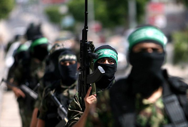 Hamas, srail'in saldrlarna karlk olarak Tel Aviv'i fzelerle vurdu