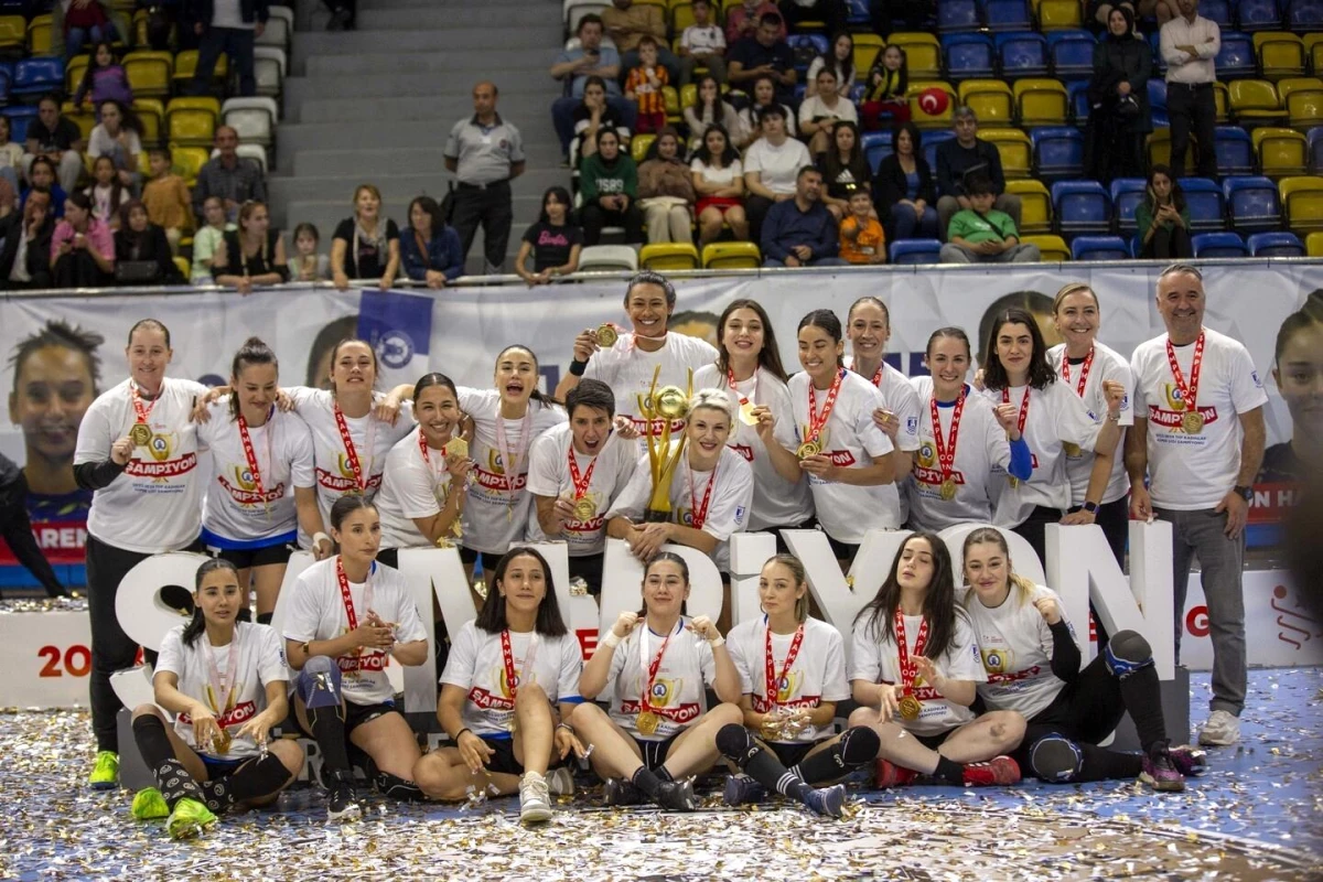 Armada Praxis Yalıkavak Hentbol Kadınlar Süper Ligi\'nde Şampiyon Oldu