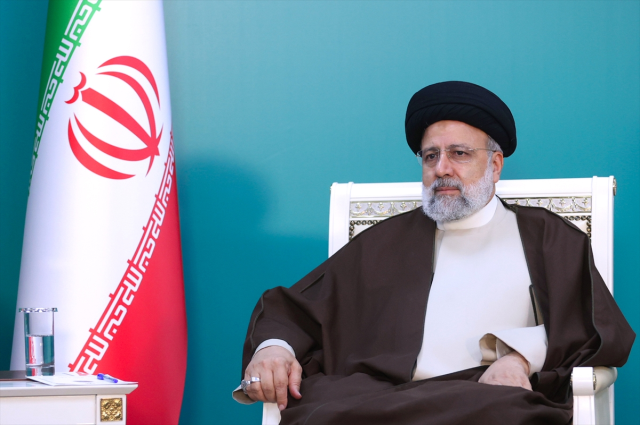 İran'da eski Sağlık Bakanı Mesud Pezeşkiyan Cumhurbaşkanlığına aday oldu