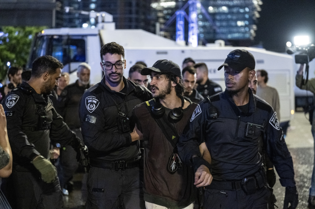 İsrailliler, İsrailli esirlerin geri getirilmesi ve hükümetin istifası talebiyle gösteri düzenledi