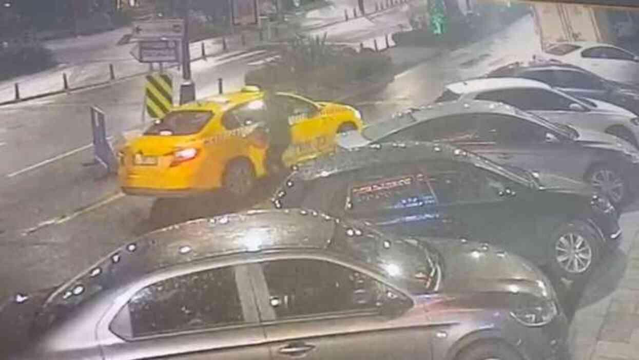 İstanbul'da üniversiteli genç kızın bıçaklandığı olayın görüntüleri ortaya çıktı: 'Görürseniz mutlaka ihbar edin'