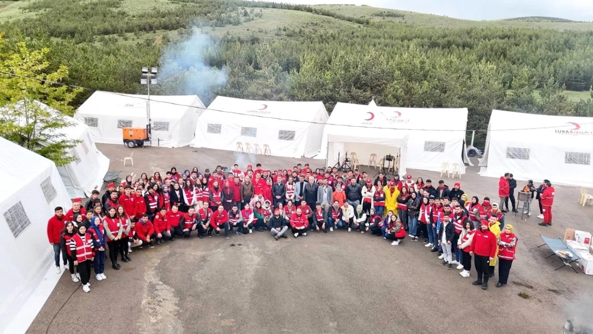 Bayburt\'ta Aslan Dağı Vilayet Ormanı\'nda Genç Kızılay Bölge Kampı Başladı