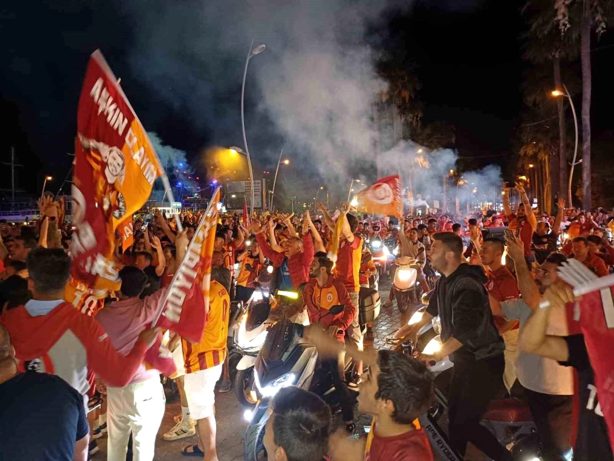 Galatasaray taraftarları Marmaris\'te şampiyonluk kutlamalarına başladı