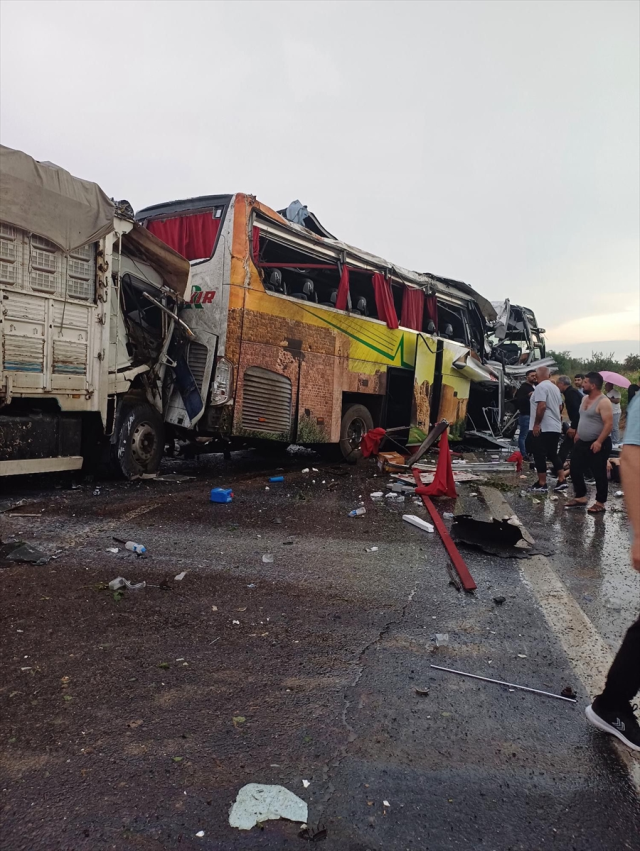 Mersin'de Zincirleme Trafik Kazası: Ölü ve Yaralılar Var