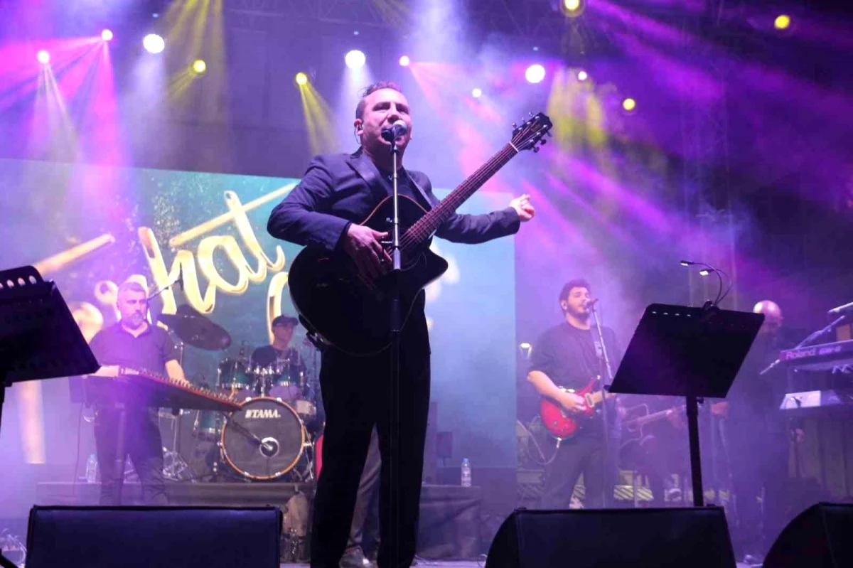 Şırnak Belediyesi Gençlik Haftası\'nda Ferhat Göçer konseri düzenledi