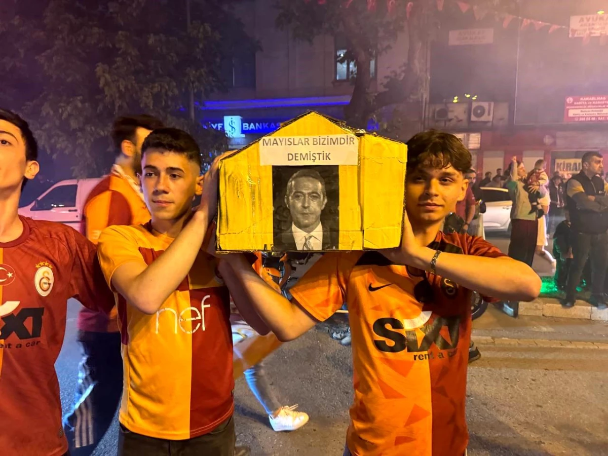 Zonguldak\'ta Galatasaray Taraftarları Şampiyonluk Kutlamaları Yaptı