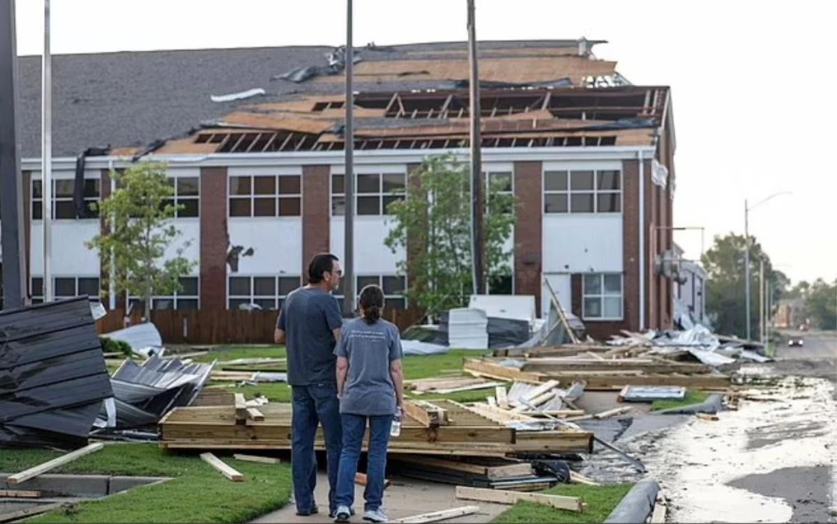Teksas, Arkansas ve Oklahoma\'yı Vuran Kasırga ve Fırtınalar En Az 18 Kişinin Ölümüne Neden Oldu