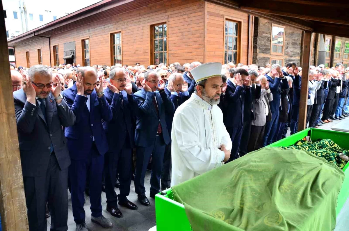 Eski Terme Belediye Başkanı Ali Kılıç\'ın annesi hayatını kaybetti