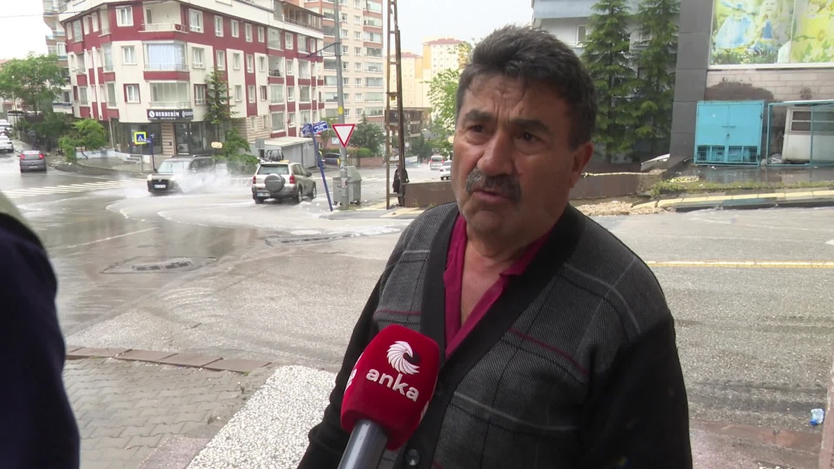 Ankara\'da Kuvvetli Yağışlar Rögar Taşmasına Yol Açtı
