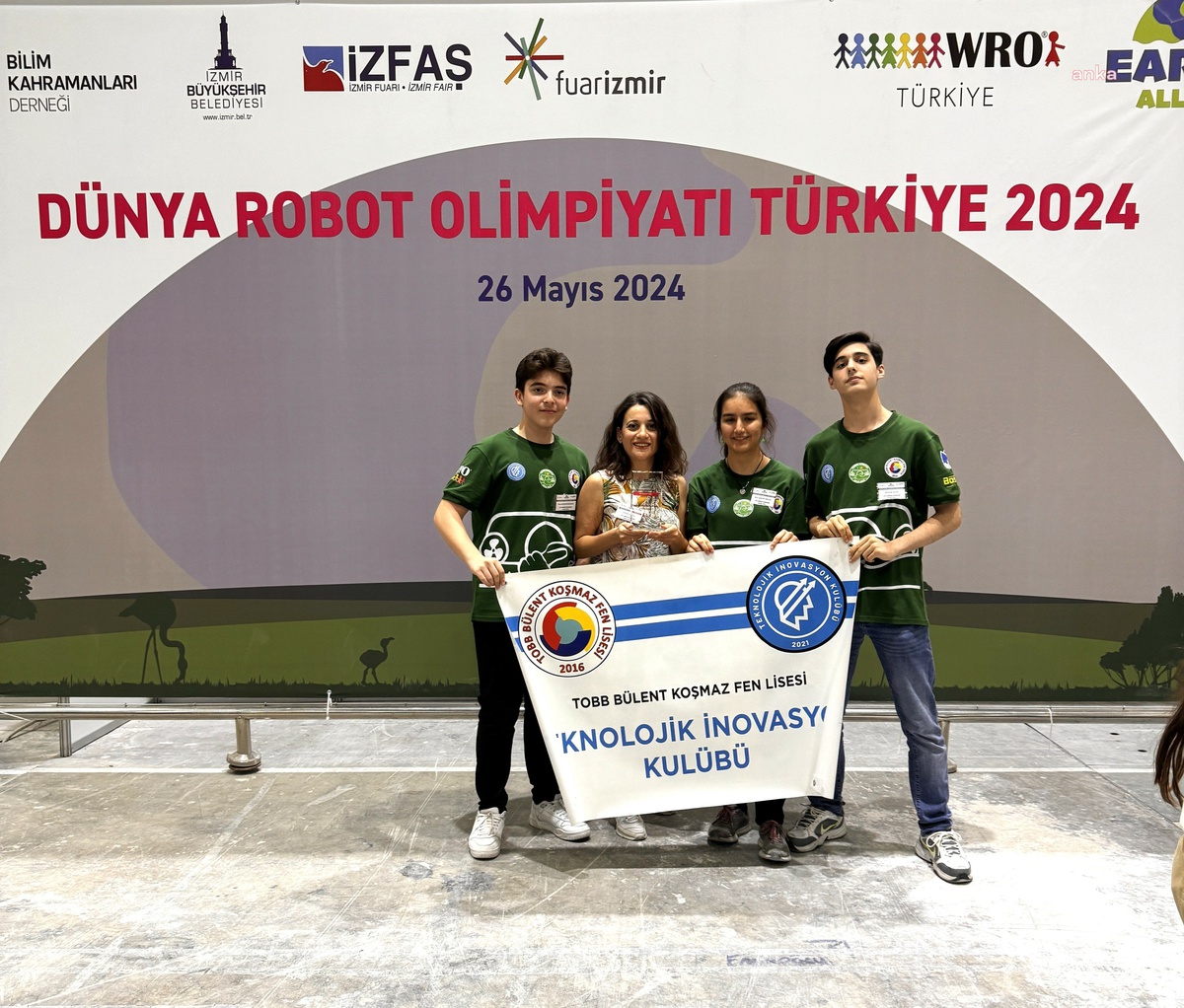 Bilim Yunusemre Öğrencileri Dünya Robot Olimpiyatları\'nda Başarı Elde Etti