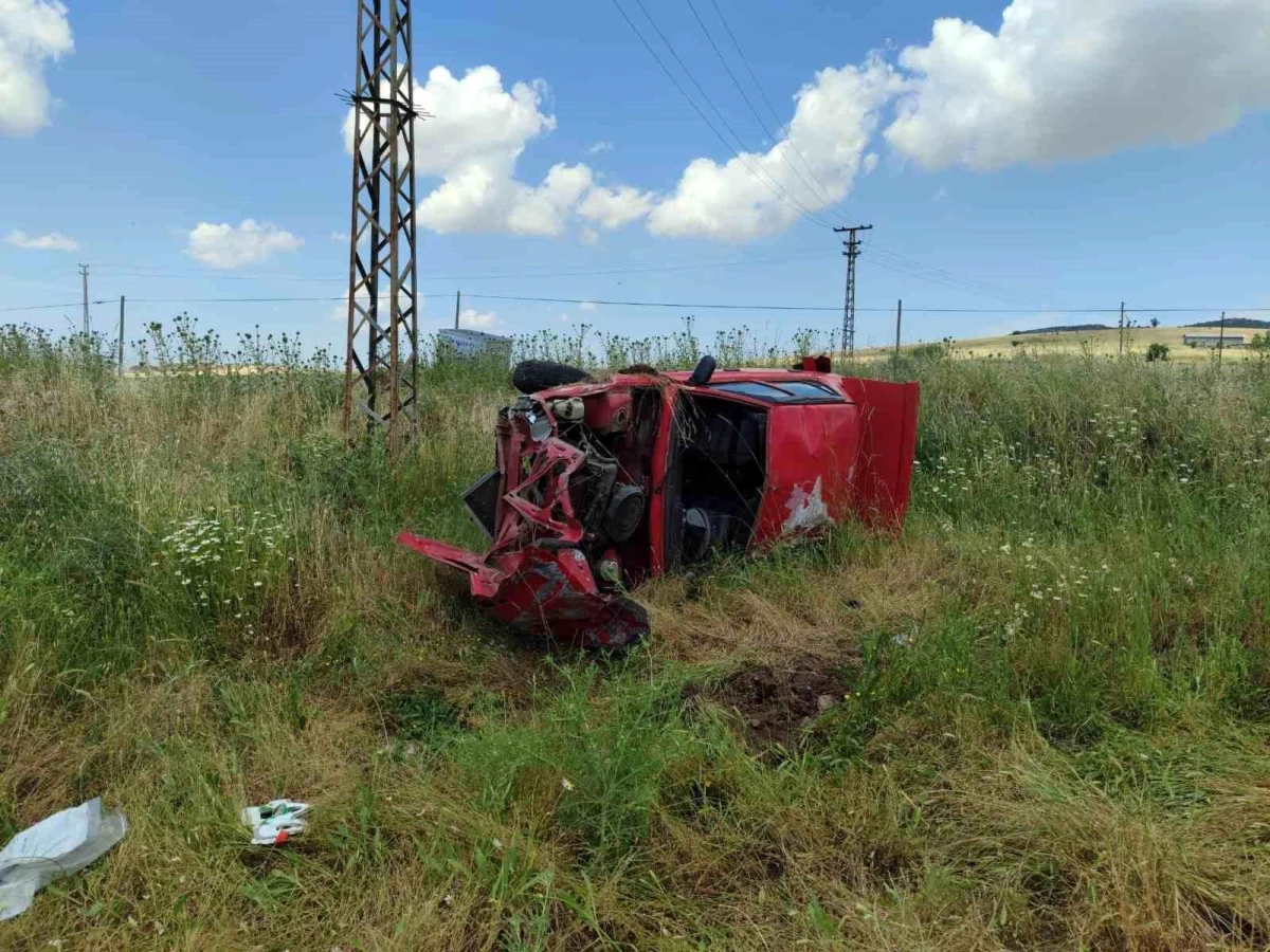 Diyarbakır Lice\'de Otomobil Kazası: 1 Ölü, 2 Ağır Yaralı