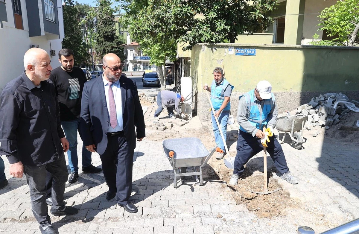 Kahramanmaraş Dulkadiroğlu Belediyesi Kaldırım Onarım Çalışmalarını Sürdürüyor