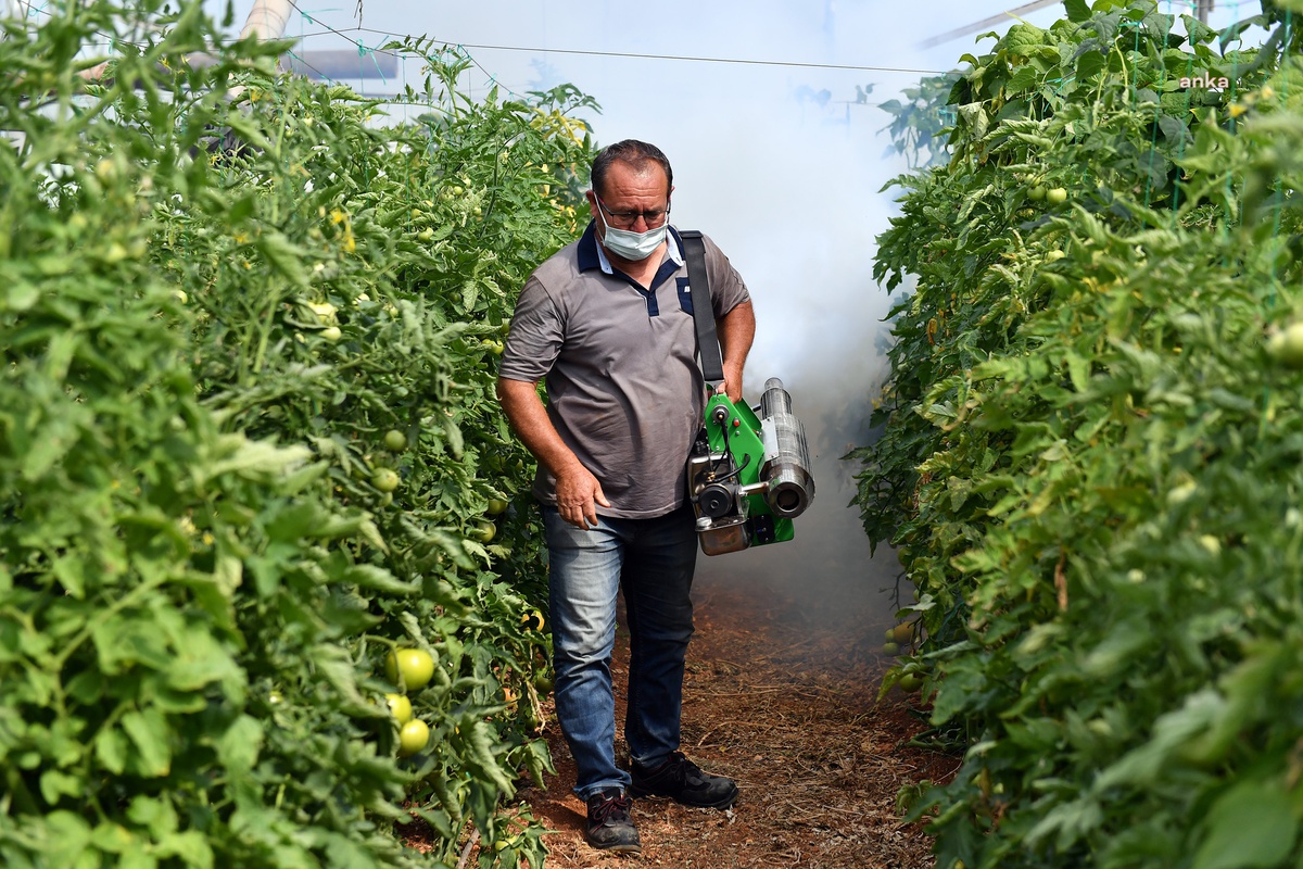 Mersin Büyükşehir Belediyesi Üreticilere Sisleme Makinesi Desteği Verdi