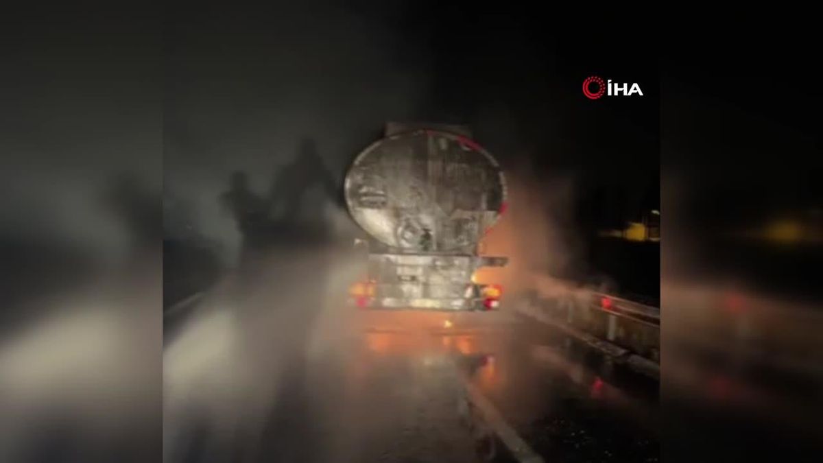 Seyir halindeki tanker alev alev yandı