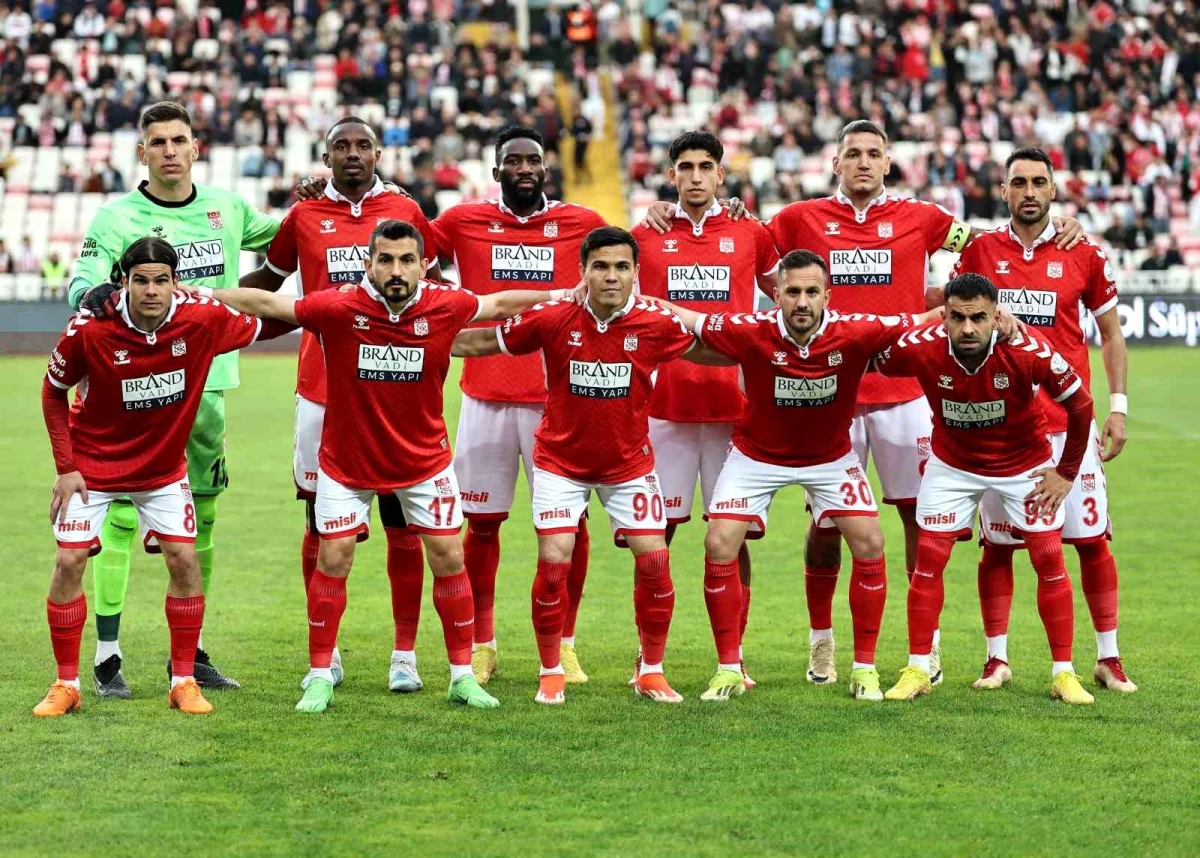 Sivasspor\'da 16 futbolcunun sözleşmesi sona eriyor