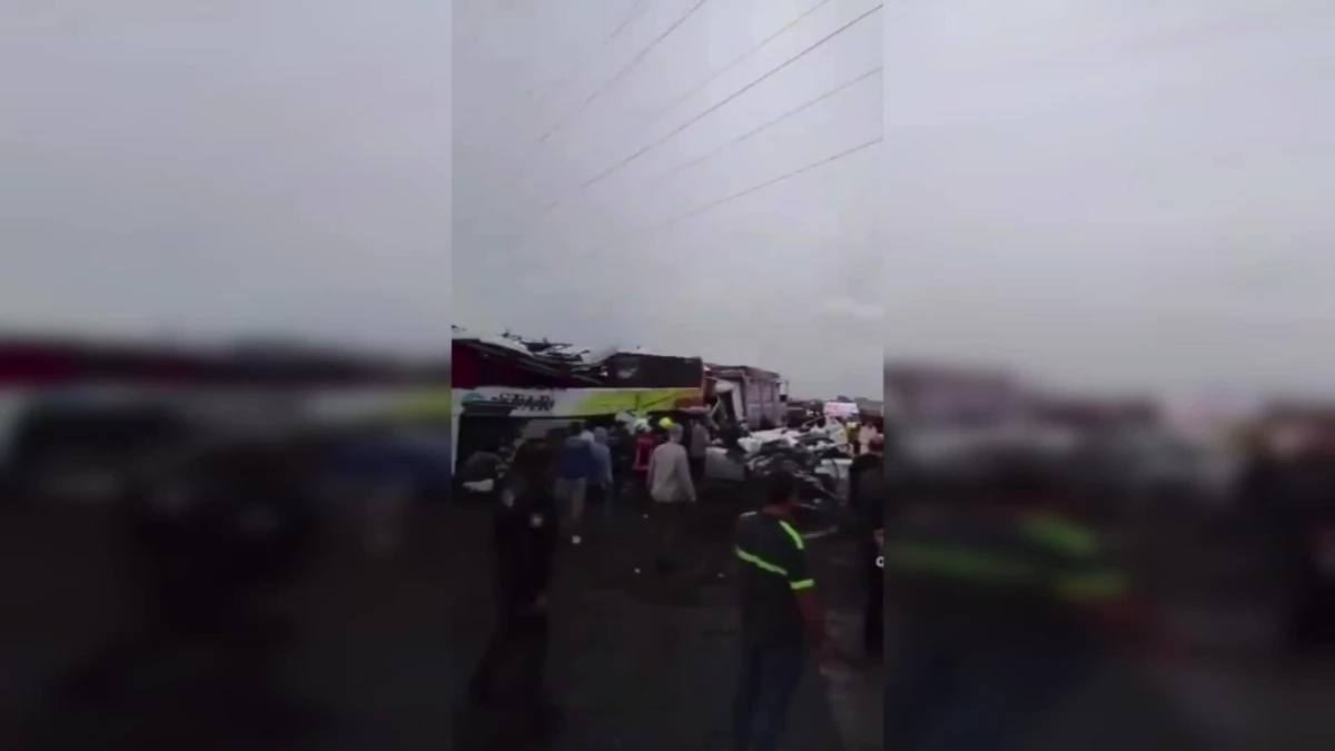 TAG Otoyolu\'nda meydana gelen kazada 10 kişi hayatını kaybetti