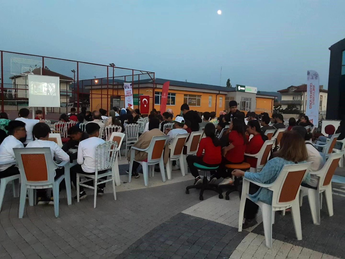 Bilecik\'te Gençlik Merkezi, Açık Hava Sinema Etkinliği ile Gençleri Buluşturdu
