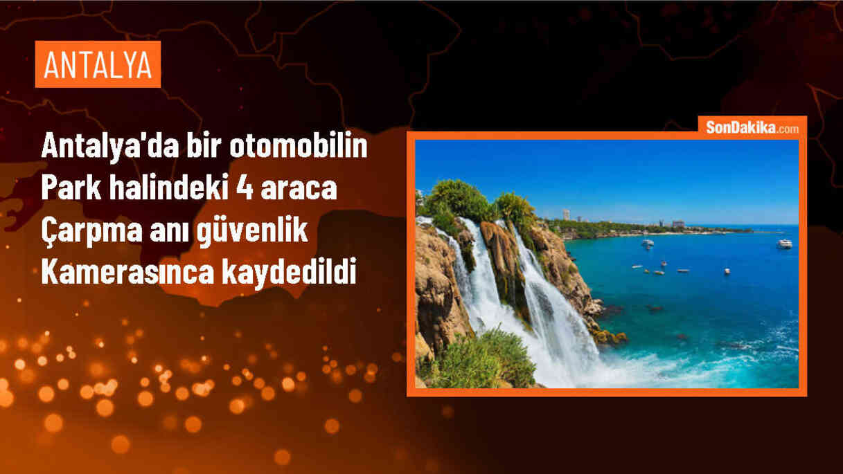 Serik\'te park halindeki araçlara çarpan otomobil kaçtı