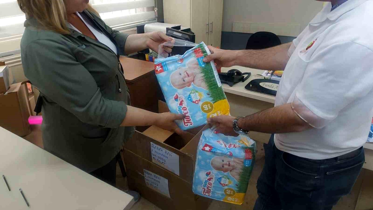 Bayraklı Belediyesi İhtiyaç Sahiplerine Yardımlarını Sürdürüyor