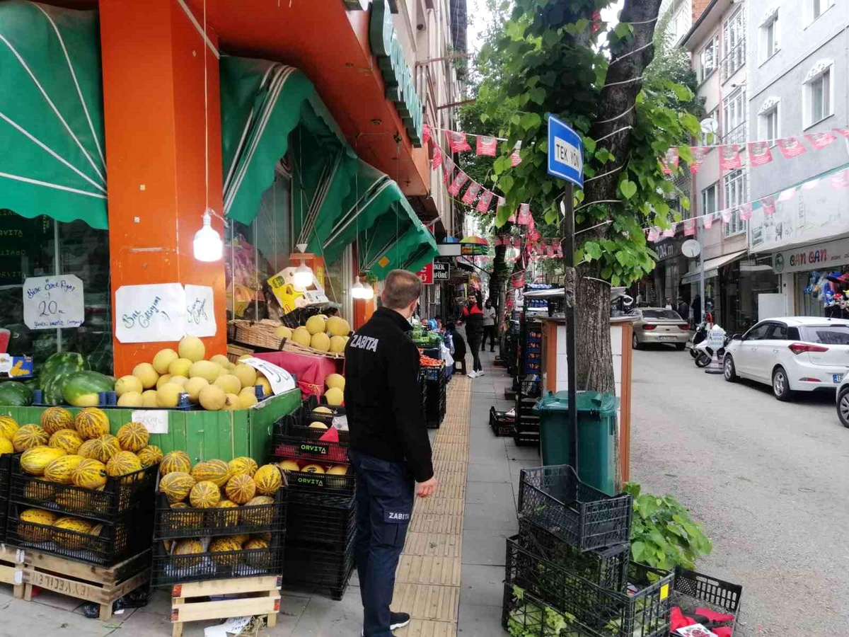 Bilecik\'te kaldırımları işgal eden manavlara ceza yağdı