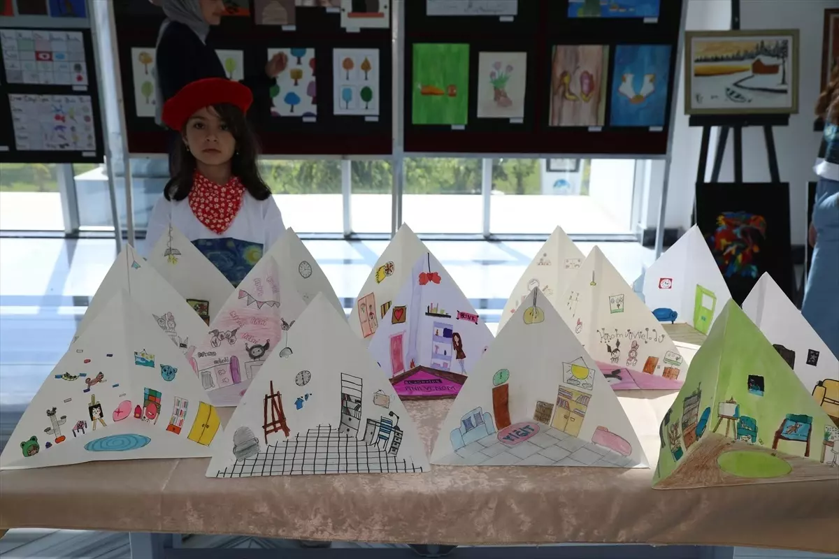 Çubuk BİLSEM\'de Yıl Sonu Sergisi Açıldı