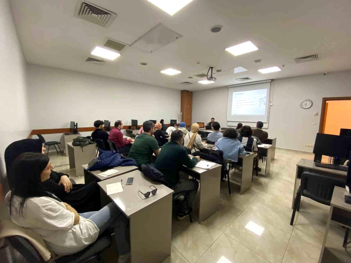 Esenler Belediyesi \'Proje Yazım Okulu\'nda Dersler Başladı