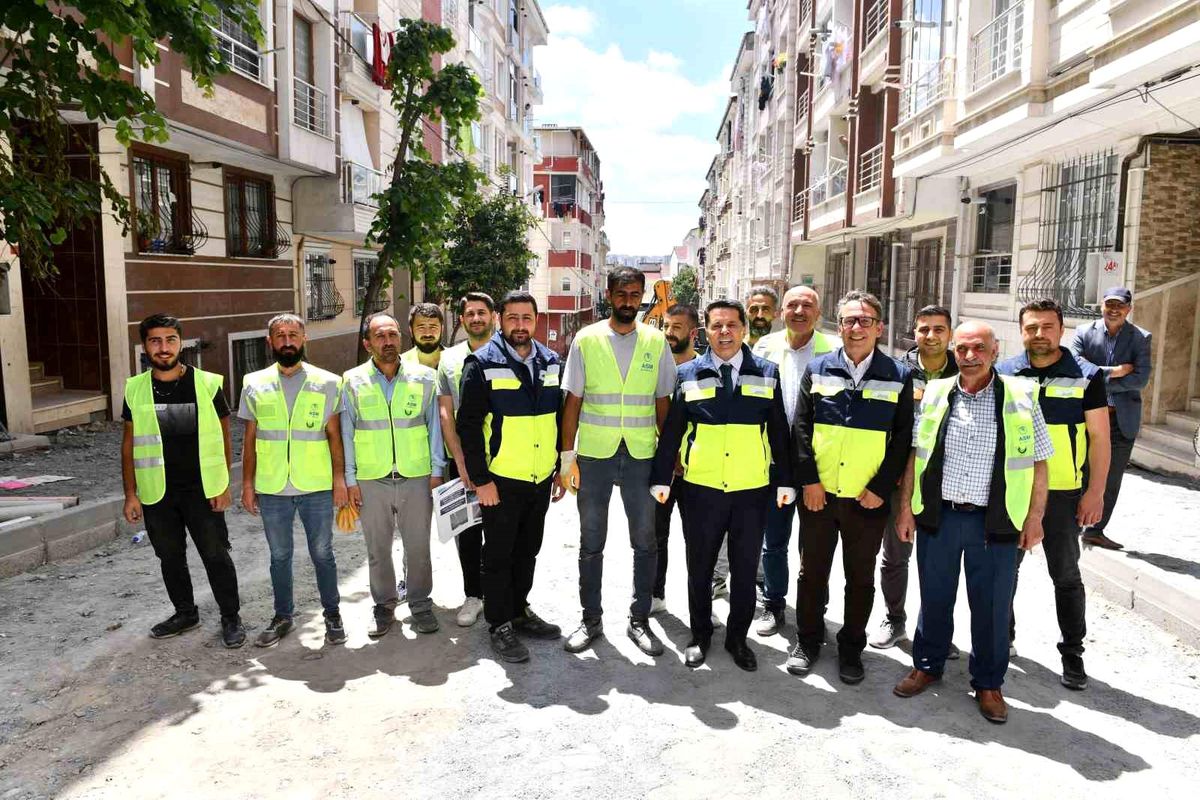 Esenyurt\'ta Yol Çalışmaları Devam Ediyor