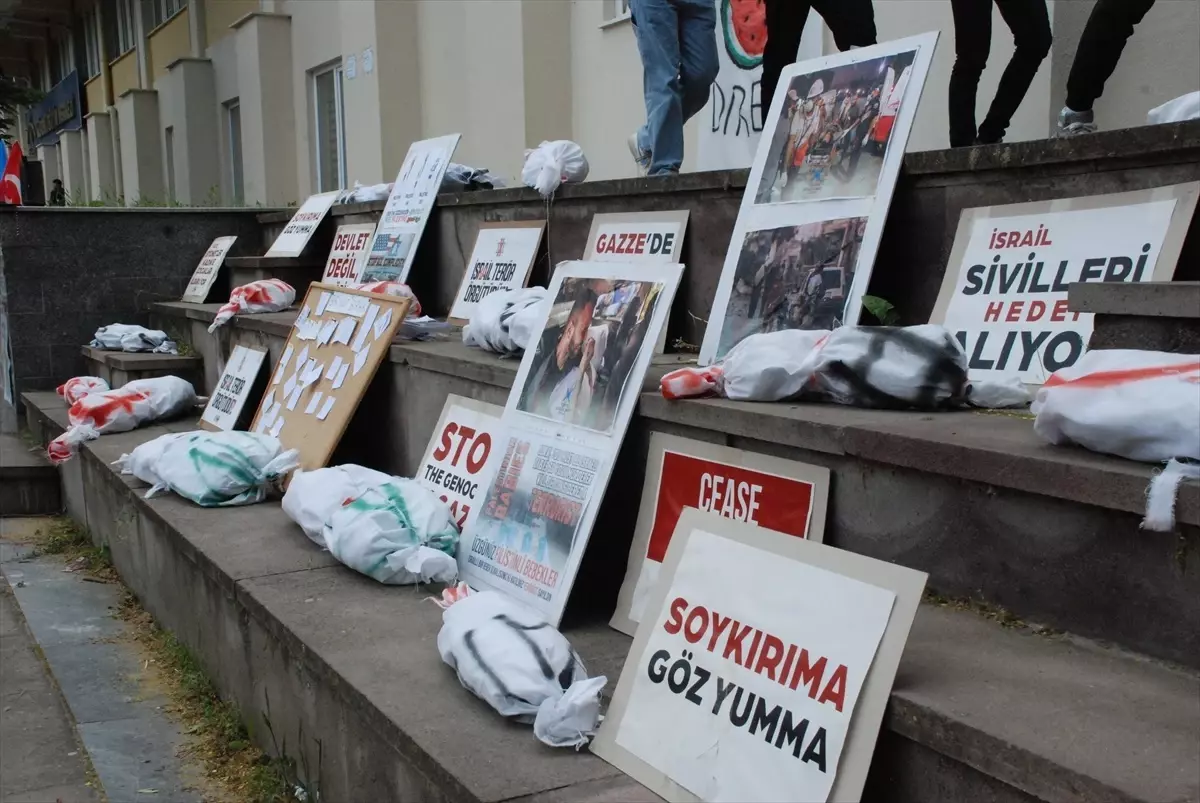 ESOGÜ Öğrencileri İsrail\'in Gazze\'ye Yaptığı Saldırıyı Protesto Etti