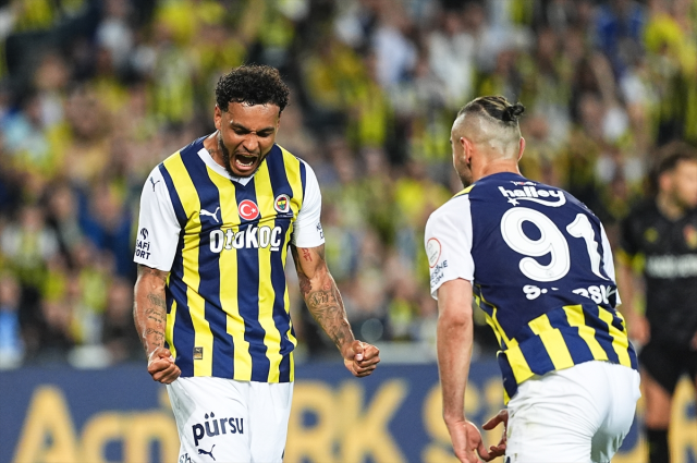 Fenerbahçe'de ayrılık! Yıldız futbolcu, takıma veda etti