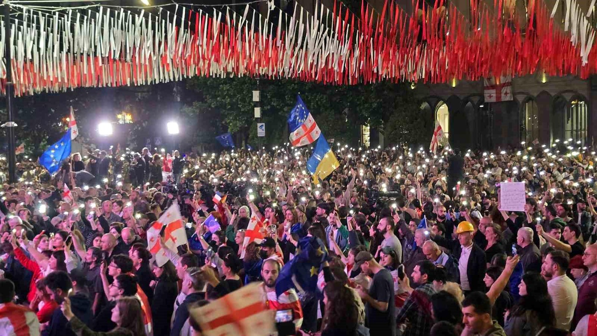 Gürcistan Cumhurbaşkanı Zurabişvili\'den "Yabancı etkinin şeffaflığı" yasası için referandum teklifi