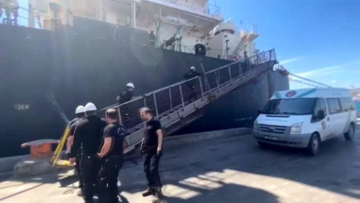 İzmir Aliağa Limanı\'nda 40 Ton Kaçak Akaryakıt Ele Geçirildi