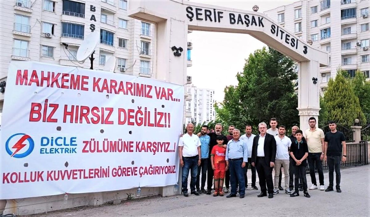 Mardin\'de kaçak elektrik kullanımını engelleyen şebekeye karşı protesto