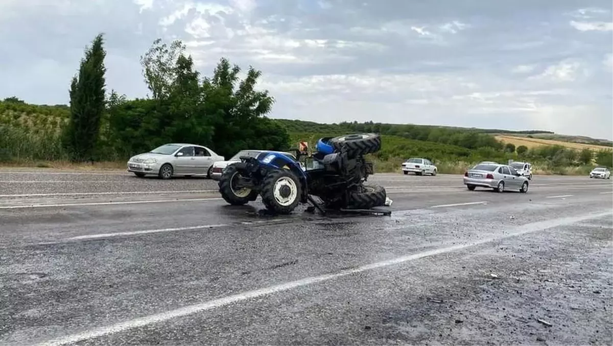 Adıyaman\'da kamyon ile çarpışan traktör ikiye bölündü, 2 kişi yaralandı