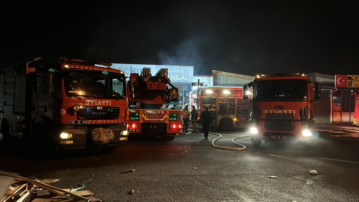 Kayseri\'de soba fabrikasında çıkan yangın söndürüldü