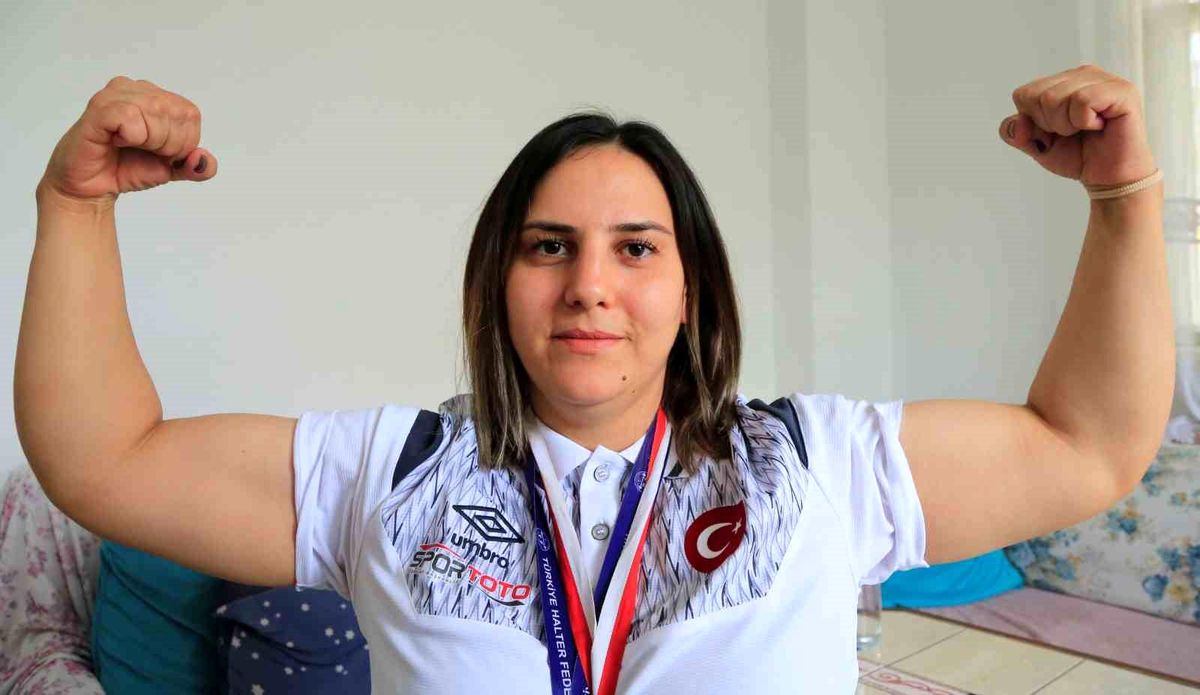 Simge Elif Poyraz, Türkiye Bedensel Engelliler Powerlifting Şampiyonası\'nda rekor kırmayı hedefliyor