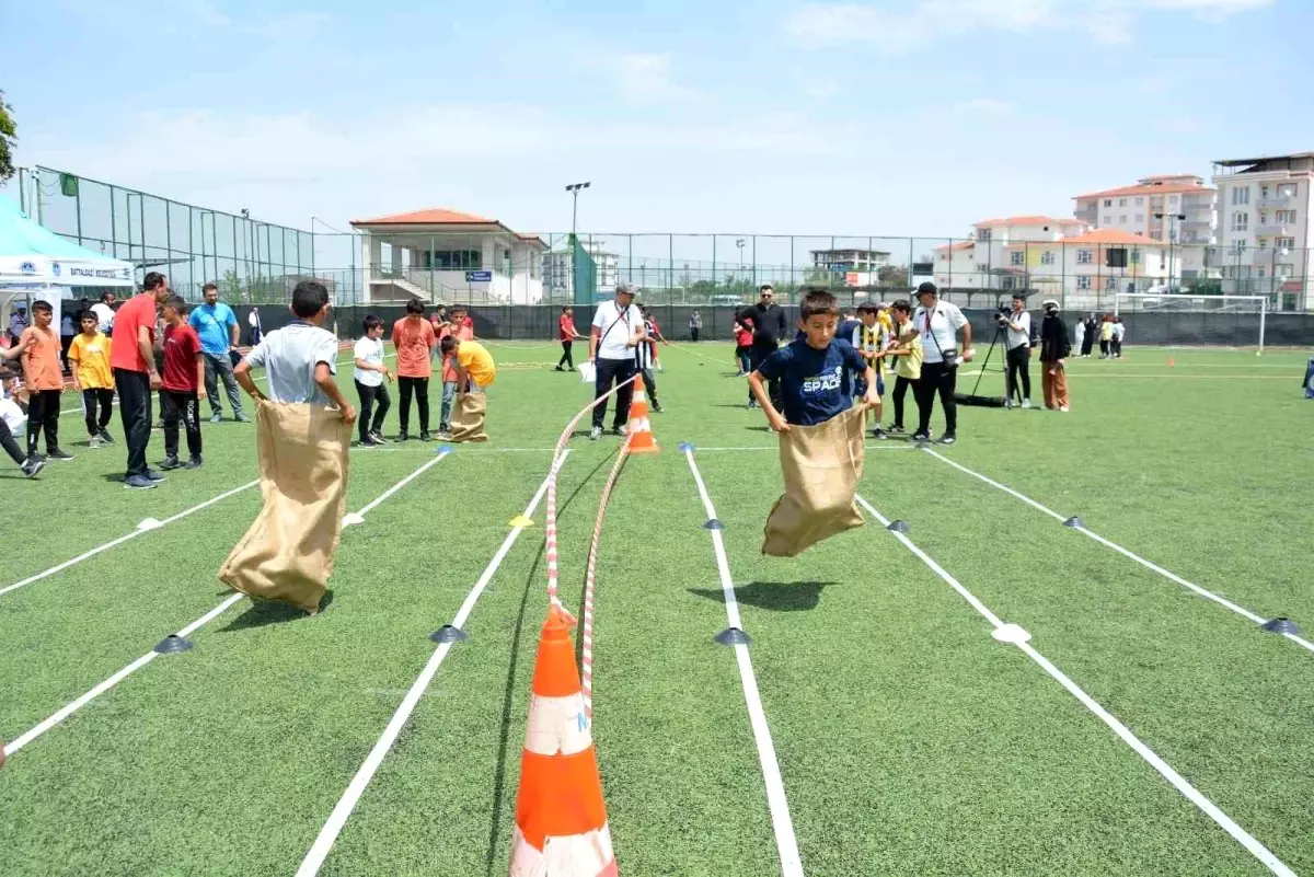 Malatya\'da Gelenekten, Geleceğe Çocuk Oyunları Şenliği Düzenlendi