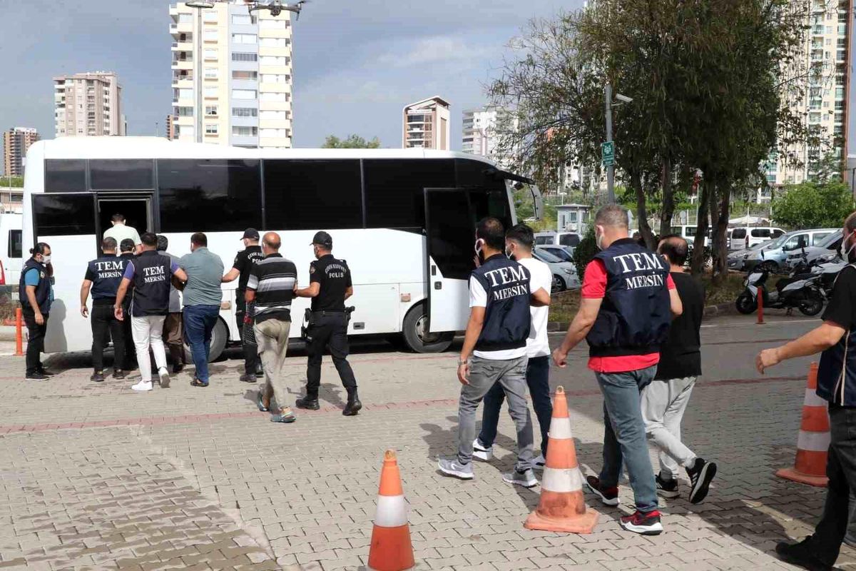 Mersin\'de DEAŞ operasyonunda 6 tutuklama, 3 sınır dışı